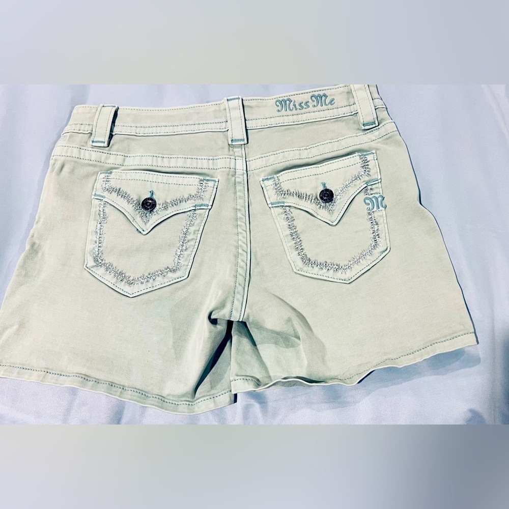 💚MISS ME Miss Me Signature Mid Shorts NWOT